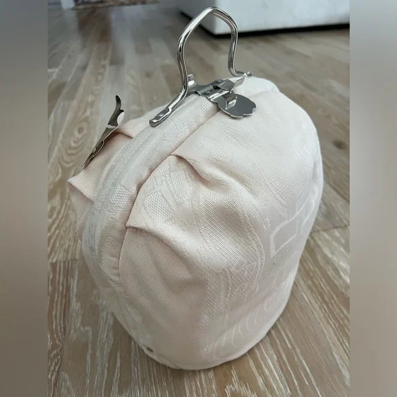 Steel frame tea cozies imported and made in Holland